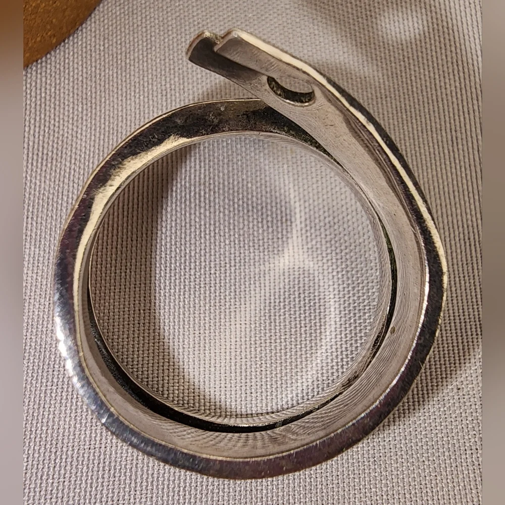 925 Sterling Silver Unique Ring Size 8 1/2